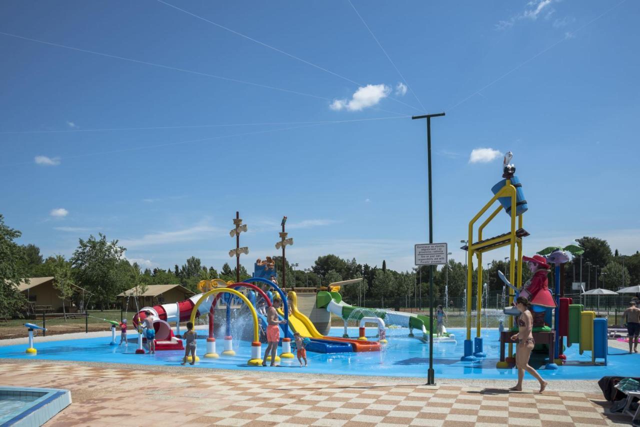 Happy Camp Mobile Homes In Centro Vacanze Bi Village Fažana Dış mekan fotoğraf