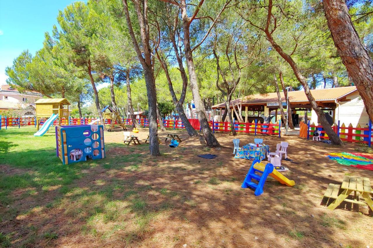 Happy Camp Mobile Homes In Centro Vacanze Bi Village Fažana Dış mekan fotoğraf